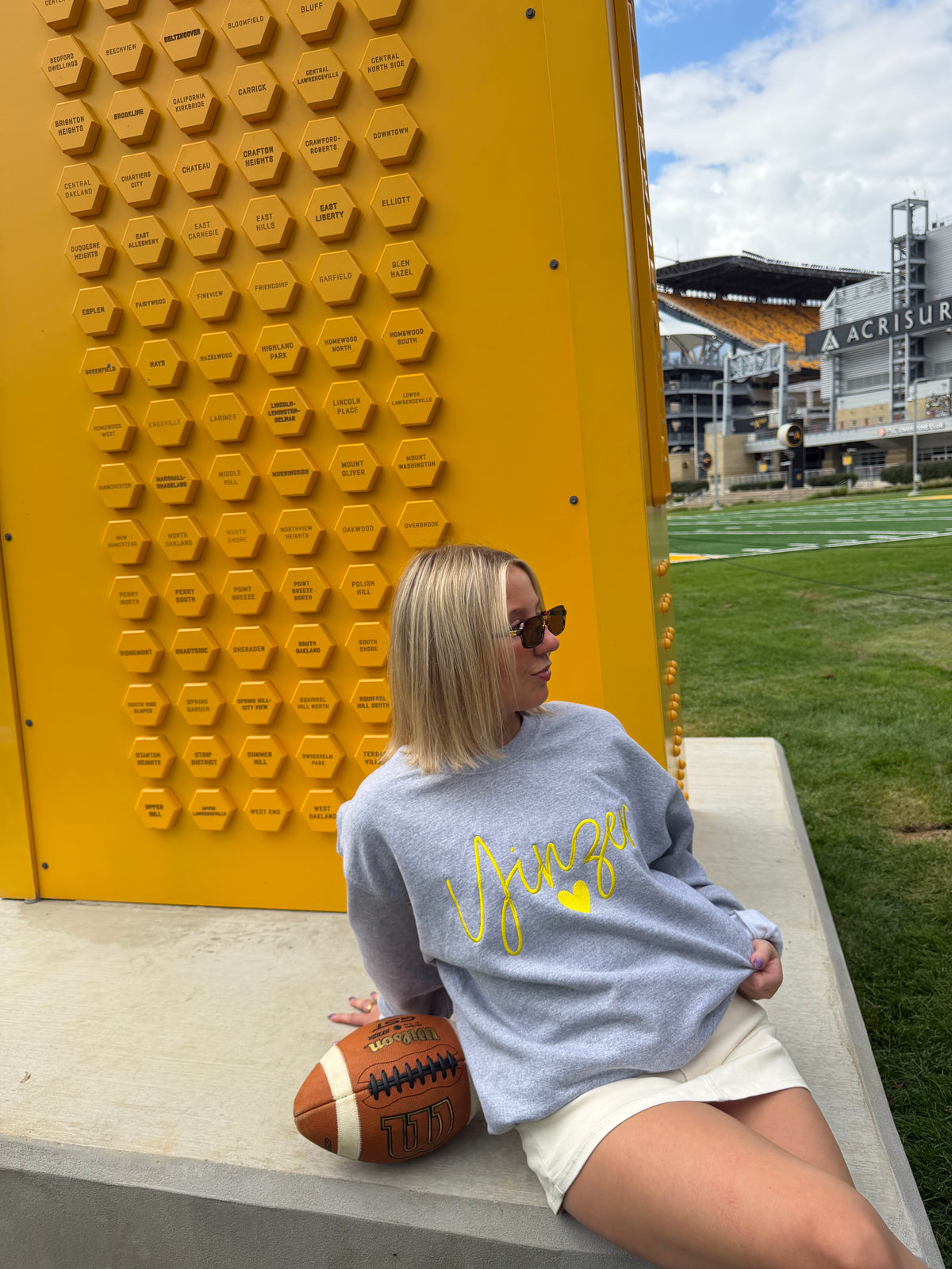 Yinzer <3 Crewneck