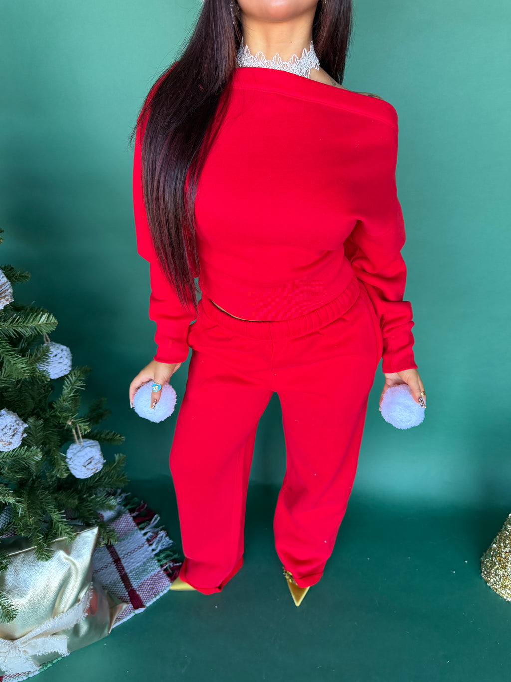 So Fetch Wide Shoulder Crew in Red