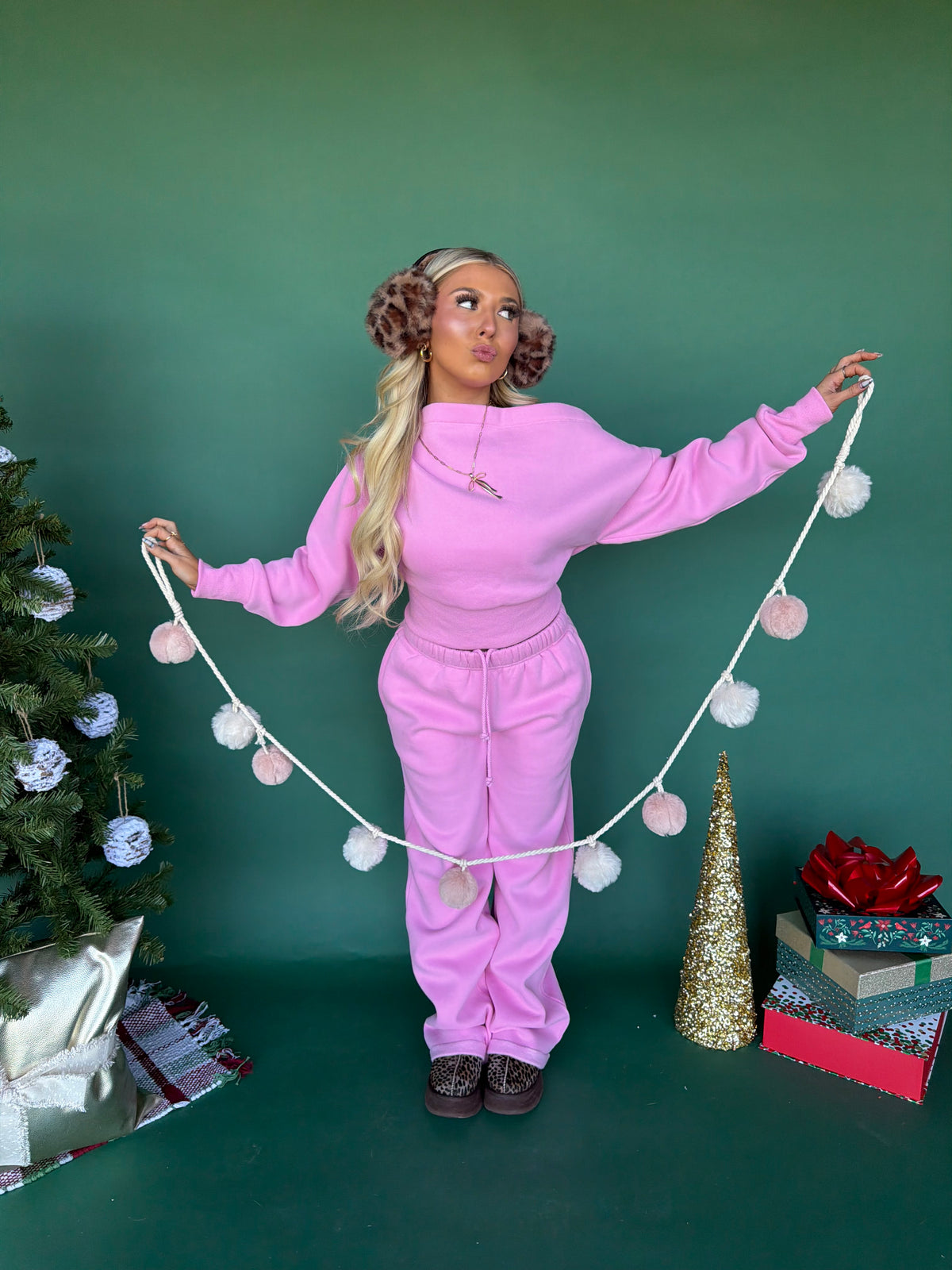 So Fetch Wide Shoulder Crew in Bubblegum