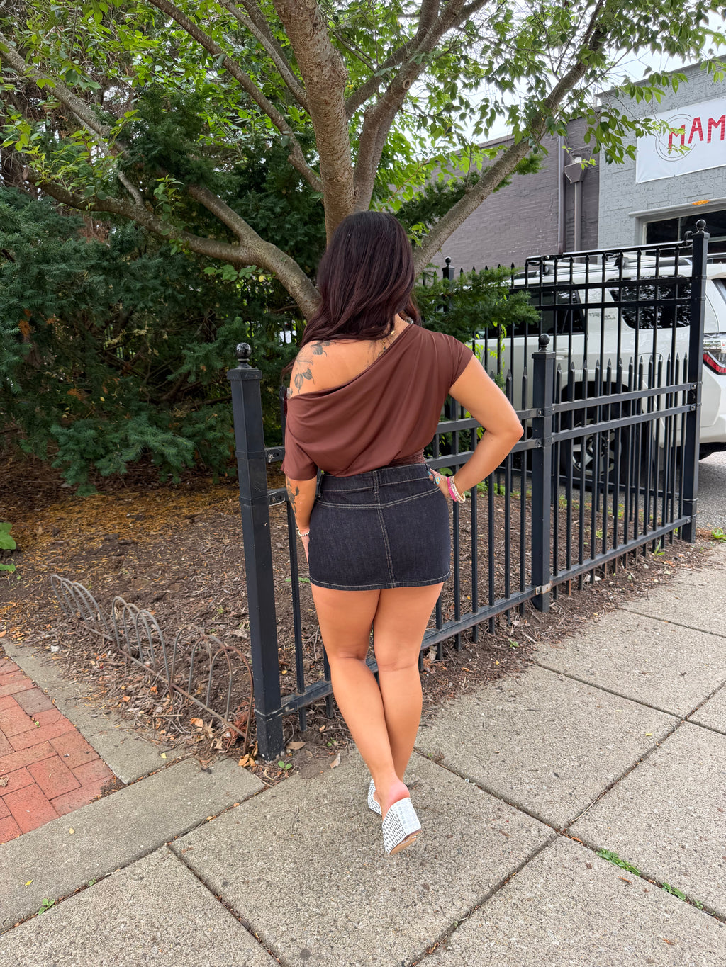 Round Up Romance Tee in Brown