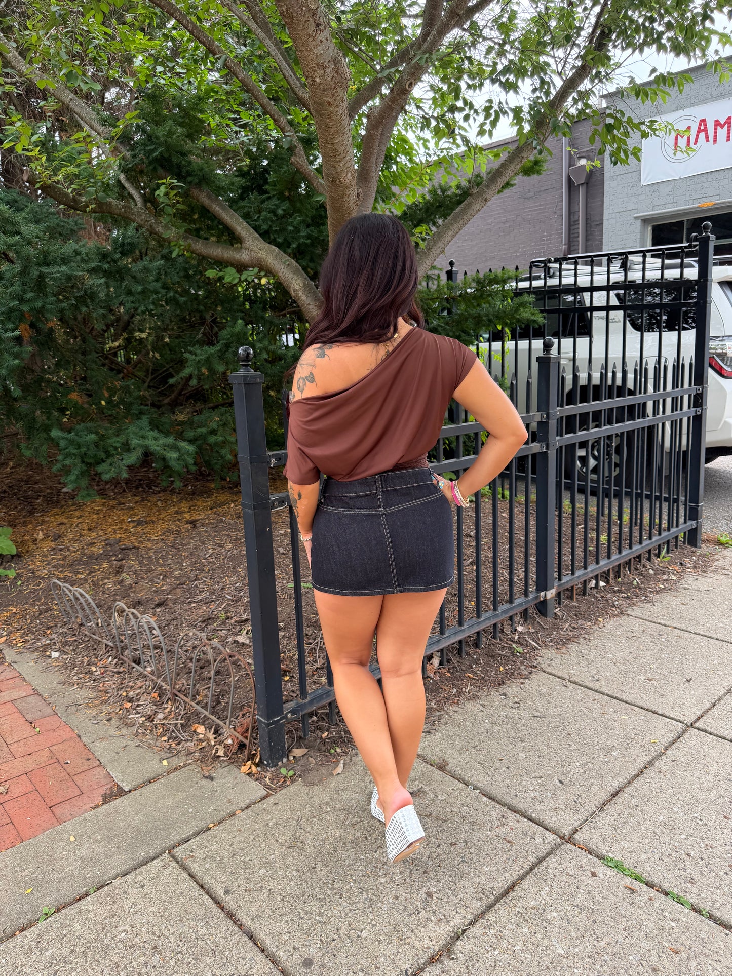 Round Up Romance Tee in Brown