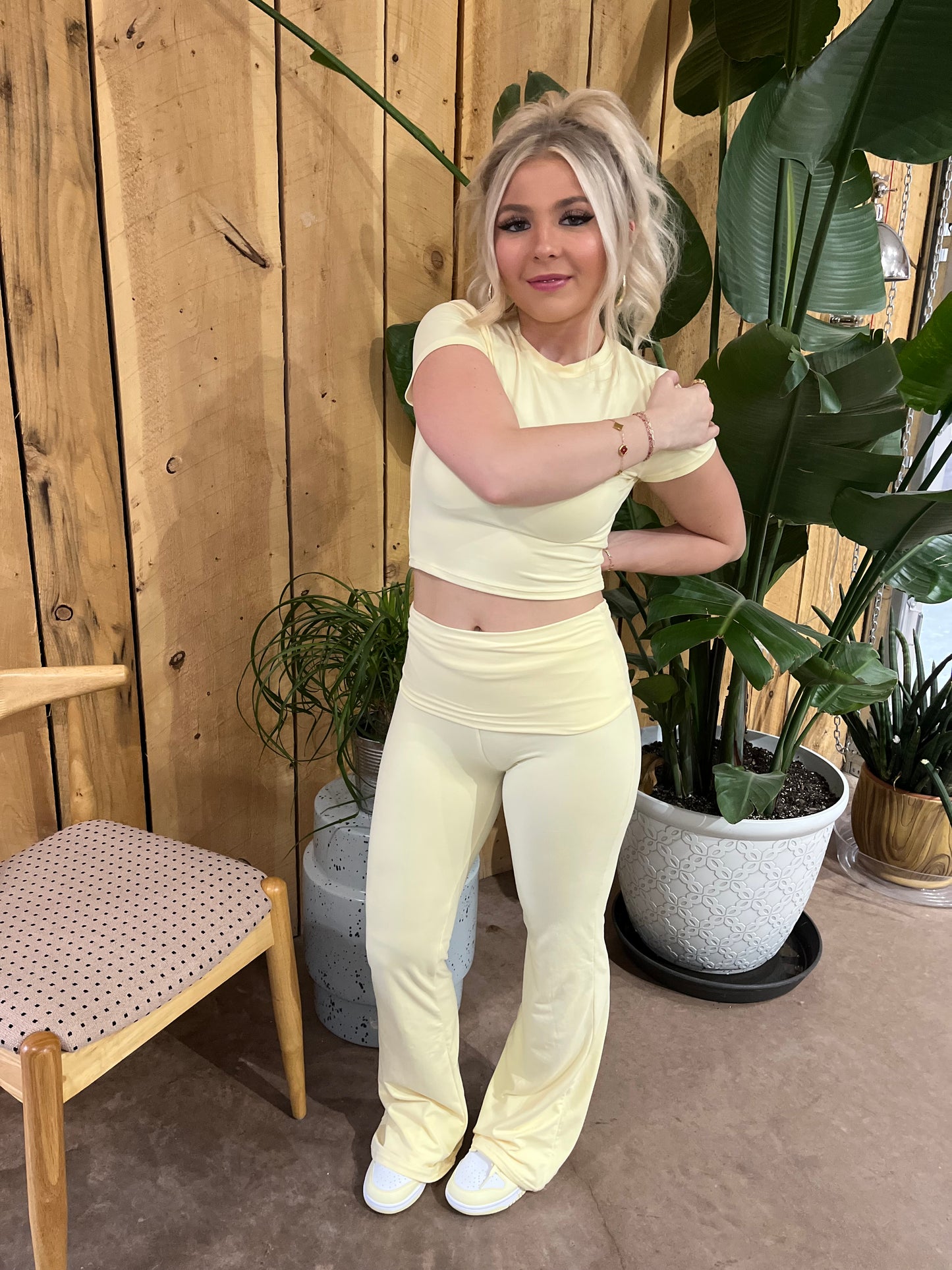 Shopping Addiction Leggings in Yellow