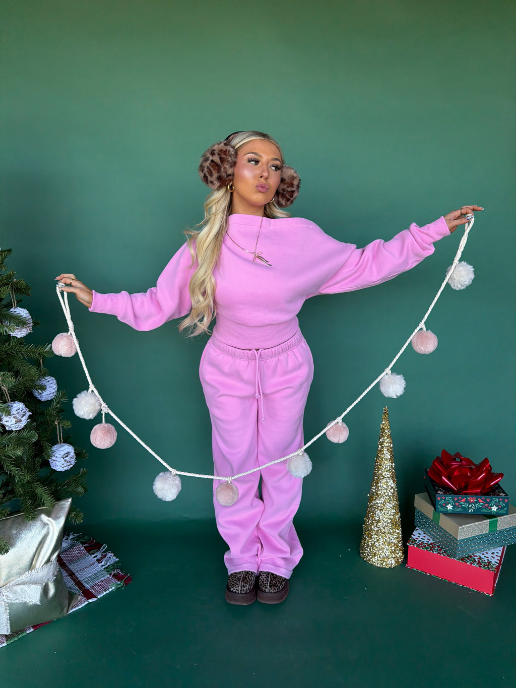 So Fetch Wide Shoulder Crew in Bubblegum