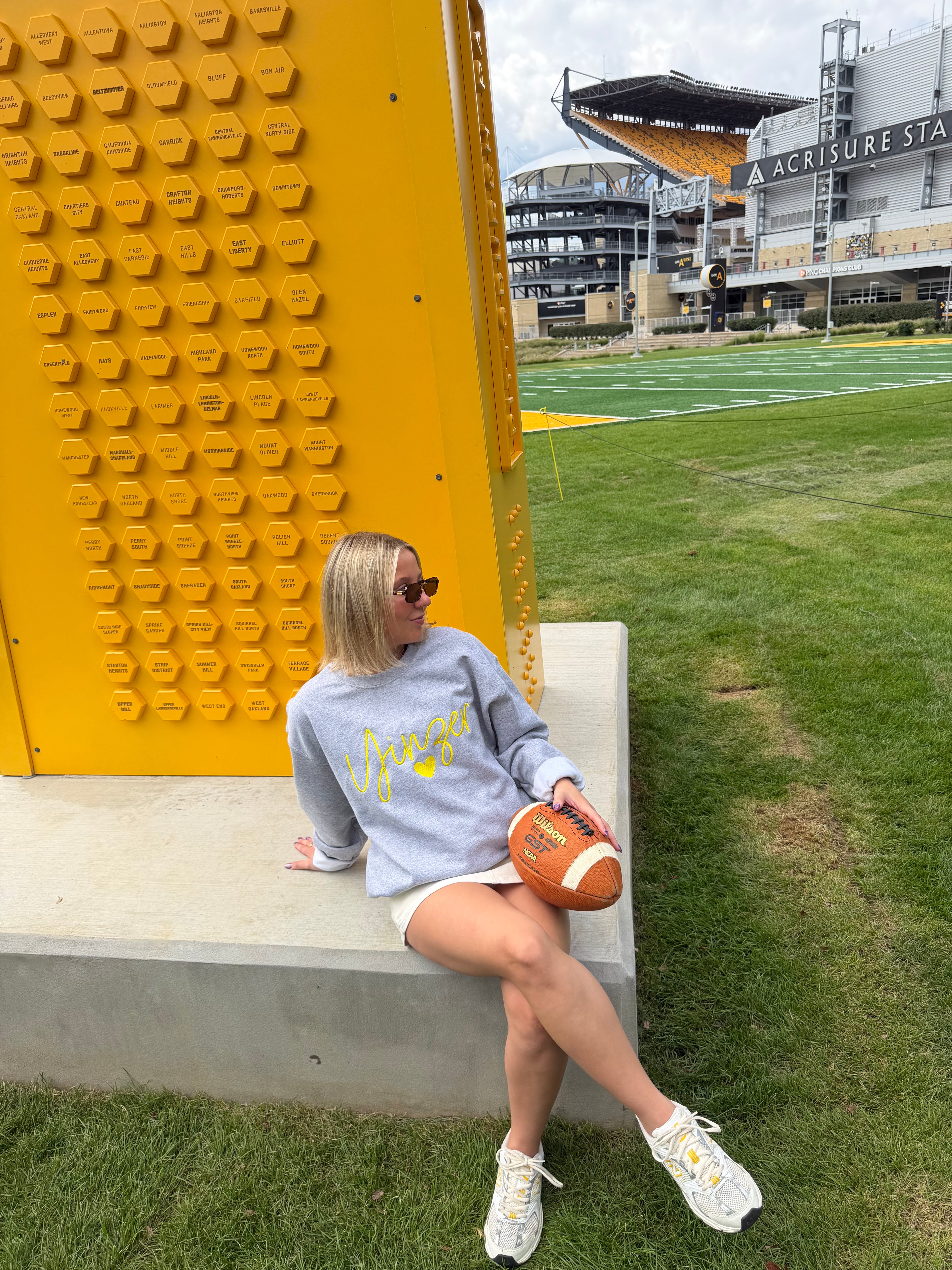 Yinzer <3 Crewneck