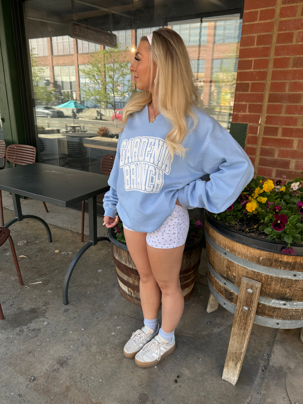 Gardenia Branch V-Neck Crew in Bby Blue