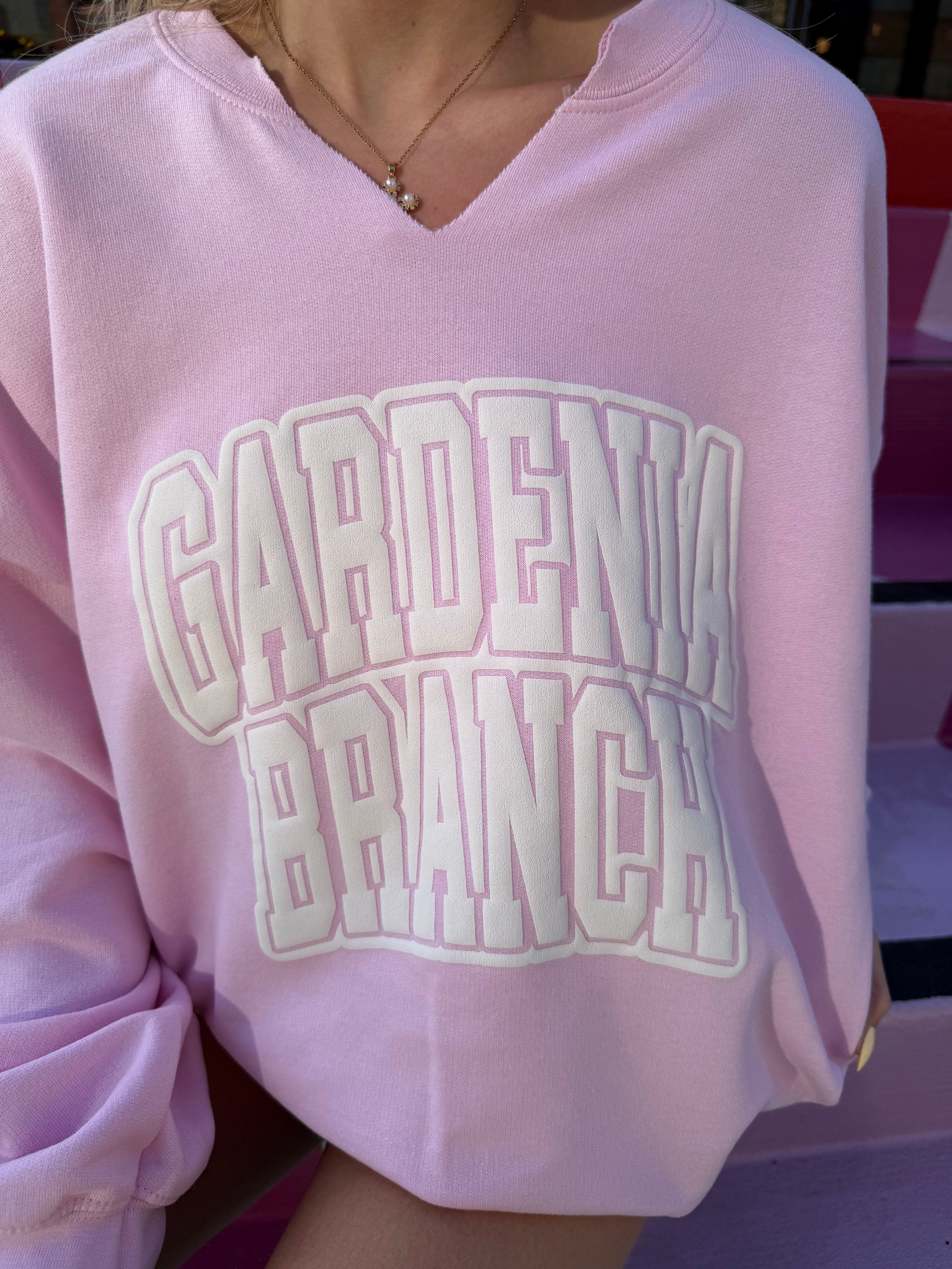 Gardenia Branch V-Neck Crew in Bby Pink