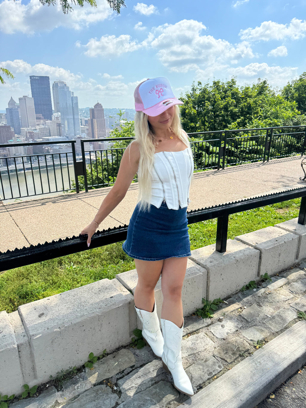 THE BURGH Coquette Trucker in Pink