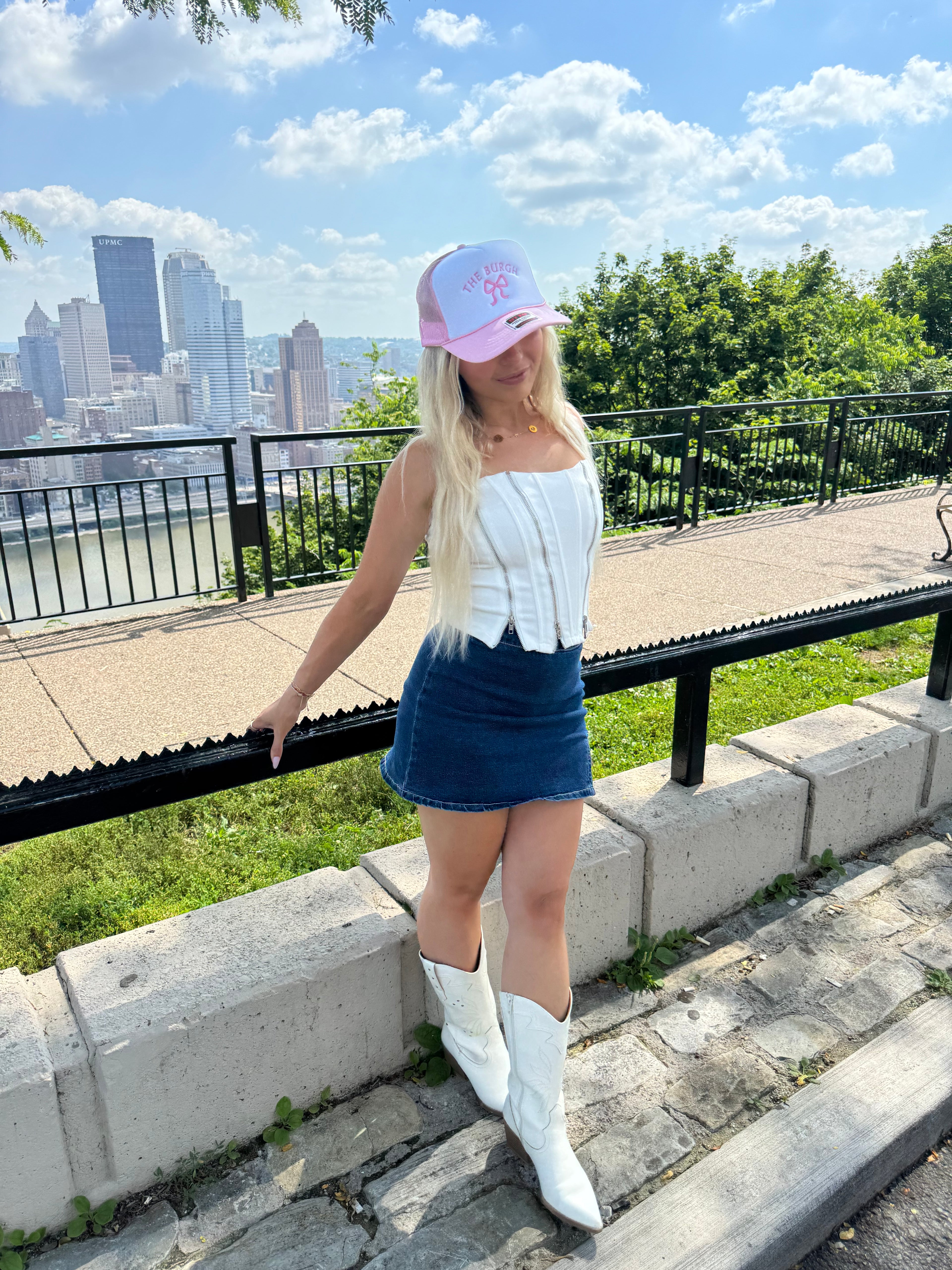 THE BURGH Coquette Trucker in Pink