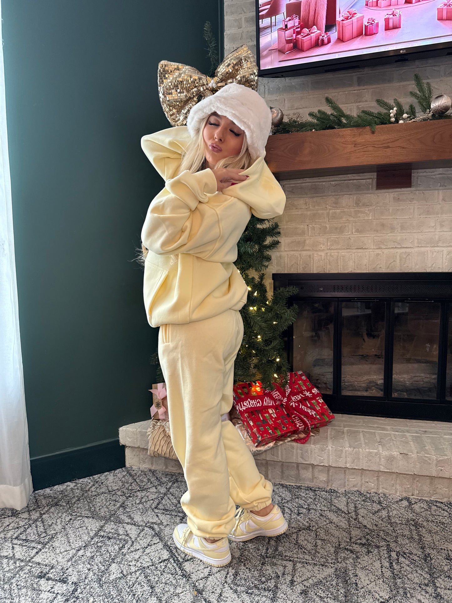 So Fetch Sweatpants in Pale Yellow