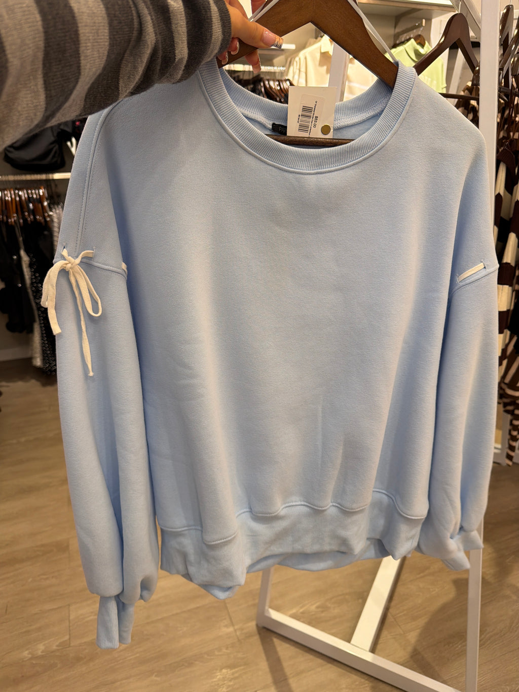 Ol’ Oversized Bowtie Crew in white/blue