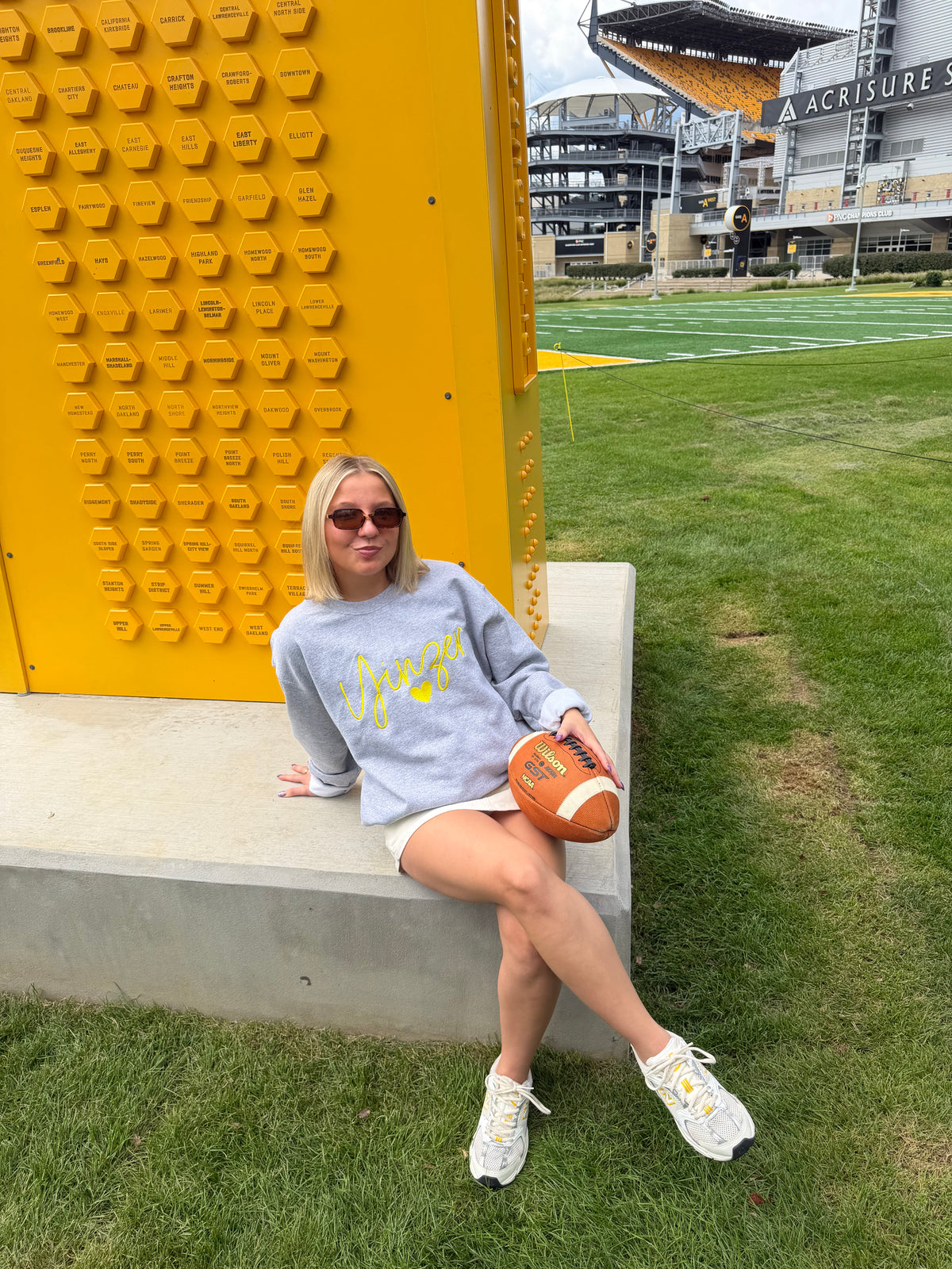 Yinzer <3 Crewneck