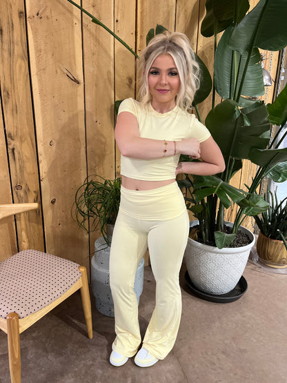 Shopping Addiction Leggings in Yellow