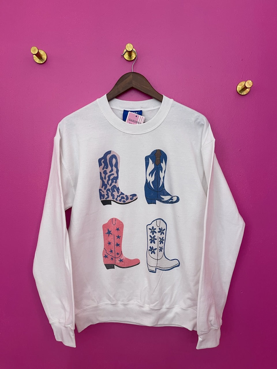 Cowgirl Boots Oversized in White Sweatshirt